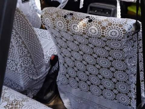 Ce face un pensionar cand se aprinde un beculeț in bordul mașinii