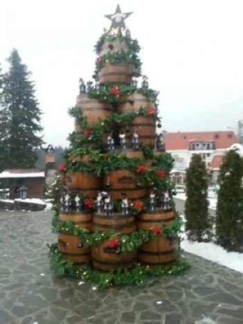 brad de Craciun din butoaie