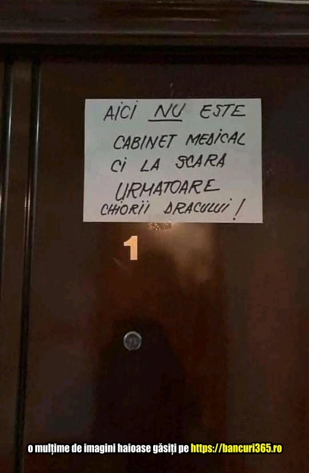 ce anunt a pus un locatar pe usa