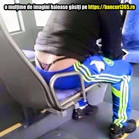 ce chiloti poarta un tip in autobuz